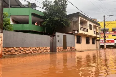 Imagem ilustrativa da imagem Chuva alaga ruas de cidades do Sul do ES