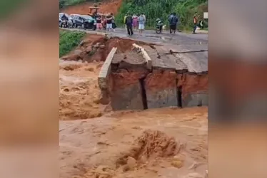 Imagem ilustrativa da imagem Chuva destrói ponte na região Serrana do ES