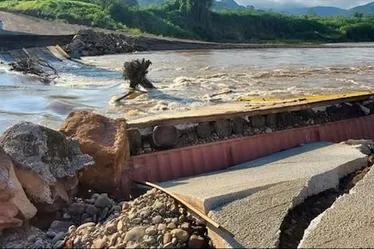 Imagem ilustrativa da imagem Chuva destrói ponte no Rio Grande do Sul dois meses após inauguração