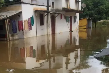 Imagem ilustrativa da imagem Chuva já deixa mais de 165 desalojados no Sul do ES