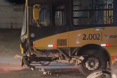 Imagem ilustrativa da imagem Colisão entre ônibus e carro de aplicativo deixa 2 mortos em São Lourenço da Mata