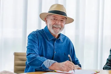 Imagem ilustrativa da imagem Com homenagem a Paul Singer, Lula sanciona Lei da Economia Solidária