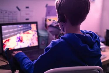 Imagem ilustrativa da imagem Comissão do Senado aprova projeto de proteção a crianças e adolescentes na internet