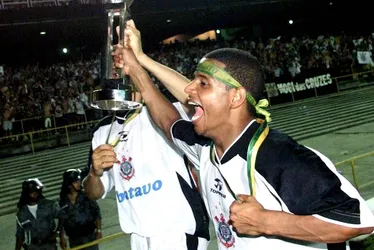Imagem ilustrativa da imagem Corinthians foi campeão mundial em 2000? Veja como ‘Estadão’ reportou o título que completa 25 anos