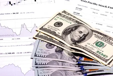 Imagem ilustrativa da imagem Dólar sobe para R$ 5,91 com novas ameaças de Trump à China