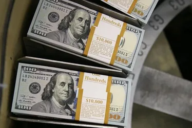 Imagem ilustrativa da imagem Dólar cai a R$ 6,10, menor valor em duas semanas