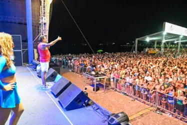 Imagem ilustrativa da imagem É o Tchan abre Arena de Verão de Camburi com show para 40 mil pessoas