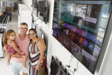 Imagem ilustrativa da imagem Edição de A Tribuna desta sexta tem 2 cupons para concorrer à TV gigante