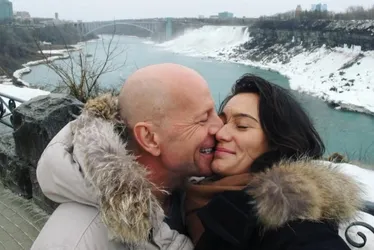 Imagem ilustrativa da imagem Esposa de Bruce Willis diz sentir "peso no coração" ao falar do casamento