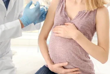 Imagem ilustrativa da imagem Família de gestante morta após tomar vacina da covid vai receber R$ 1 milhão