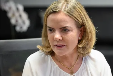 Imagem ilustrativa da imagem Gleisi diz ser gravíssima suspeita de fraude nas eleições