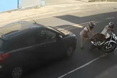 Imagem ilustrativa da imagem Jovem morre após namorado empinar moto e provocar acidente em Cariacica