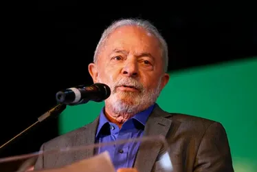 Imagem ilustrativa da imagem Lula admite erro na comunicação do governo e diz ser obrigado a fazer correções