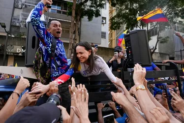 Imagem ilustrativa da imagem Líder opositora María Corina é liberada após ser detida em saída de protesto