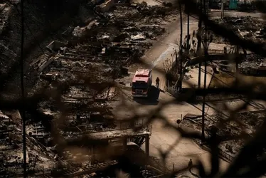 Imagem ilustrativa da imagem Los Angeles busca sobreviventes e órgão alerta para condições climáticas perigosas