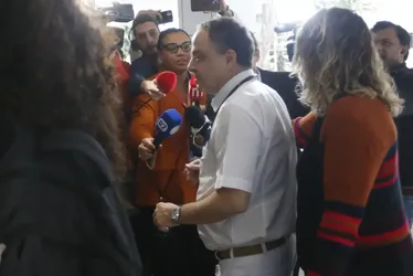 Imagem ilustrativa da imagem Lula está lúcido, orientado e conversando, diz boletim médico sobre presidente