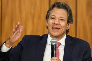 Imagem ilustrativa da imagem Haddad afirma que 20 milhões de brasileiros não deveriam estar pagando IR