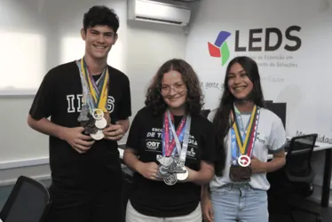 Imagem ilustrativa da imagem Medalha de diamante para alunos do Ifes