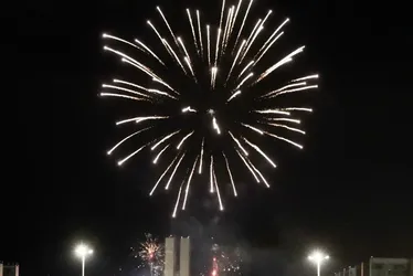 Imagem ilustrativa da imagem Médicos alertam para acidentes com fogos de artifícios nas festas