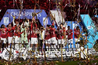 Imagem ilustrativa da imagem Milan busca virada incrível sobre a rival Inter e conquista a Supercopa da Itália