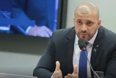 Imagem ilustrativa da imagem Moraes mantém prisão de Daniel Silveira após violação de medidas restritivas