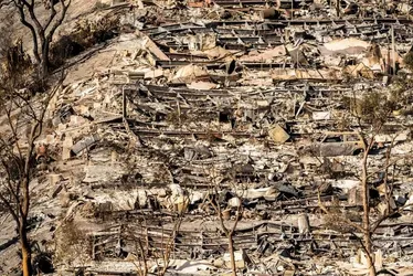 Imagem ilustrativa da imagem Número de mortos em incêndios em Los Angeles sobe para 24