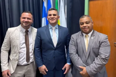 Imagem ilustrativa da imagem Paulo Cola e Pastor Ezequias tomam posse como prefeito e vice em Piúma