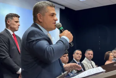 Imagem ilustrativa da imagem Paulo Cola e Pastor Ezequias tomam posse como prefeito e vice em Piúma