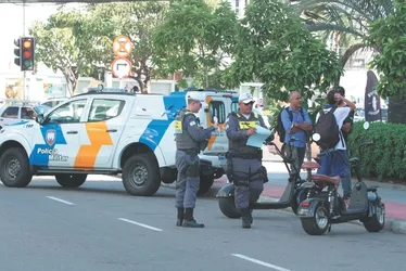 Imagem ilustrativa da imagem Polícia e guardas no ES reforçam blitze das motos elétricas no verão