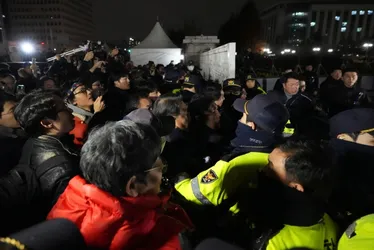 Imagem ilustrativa da imagem População sul-coreana se mobiliza contra lei marcial em Seul