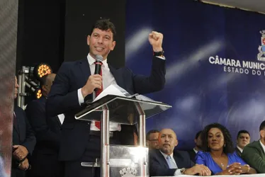 Imagem ilustrativa da imagem Arnaldinho Borgo toma posse e anuncia projeto para despoluir Canal da Costa