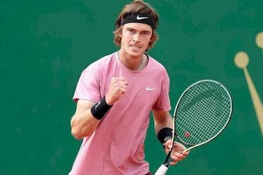 Imagem ilustrativa da imagem Quem é Rublev? Adversário de João Fonseca no Australian Open é ‘esquentadinho’ e venceu depressão