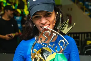 Imagem ilustrativa da imagem Rayssa Leal tira 9,1 na última nota, levanta a torcida e é tricampeã do Super Crown