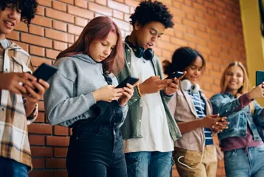 Imagem ilustrativa da imagem Senado deve aprovar nesta quarta o banimento nacional de celular nas escolas