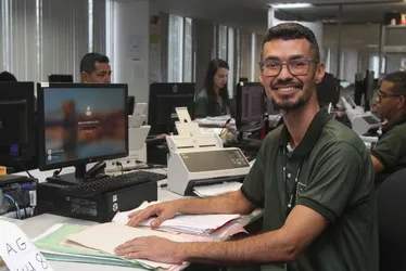 Imagem ilustrativa da imagem Trabalhadores surdos ajudam a digitalizar 1 milhão de processos