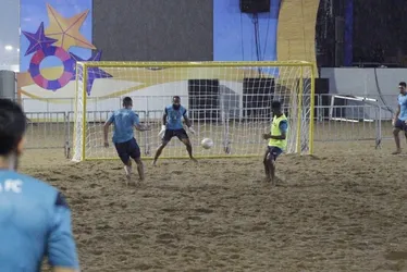 Imagem ilustrativa da imagem Vitória faz treino aberto na areia de Camburi