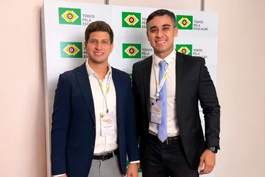 Imagem ilustrativa da imagem Weverson Meireles e João Campos debatem educação durante encontro em Brasília
