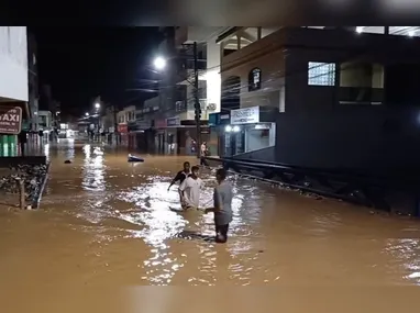 Rios que cortam essa região podem transbordar