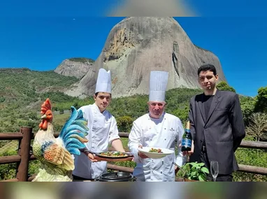 Gisele Monteiro, Gabriela Paes e Victoria Gomes, do Rio de Janeiro, escolheram o passeio de quadriciclo, com a vista para a Pedra Azul