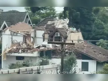 Imagem ilustrativa da imagem 'Parecia um raio', diz testemunha de queda de avião em Gramado (RS)