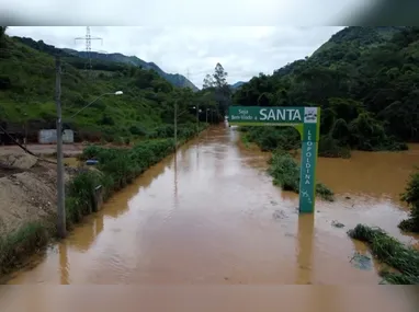 Rios que cortam essa região podem transbordar