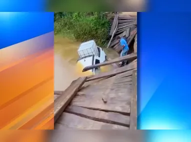 Imagem ilustrativa da imagem VÍDEO: Ponte desaba e carro com quatro pessoas cai em rio em Pancas