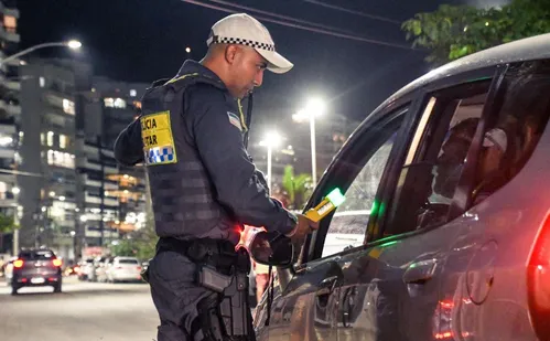 
          Imagem ilustrativa da imagem 2.986 motoristas já foram multados nas blitze do verão
          