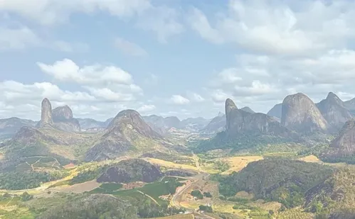 
          Imagem ilustrativa da imagem 5 destinos para visitar no Espírito Santo em 2025
          