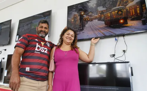 
          Imagem ilustrativa da imagem A Tribuna eu quero uma Smart TV: pedreiro quer prêmio para ver o time do coração
          