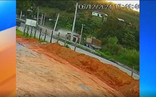 
          Imagem ilustrativa da imagem Acidente entre caminhões deixa uma pessoa morta em Afonso Cláudio; veja
          