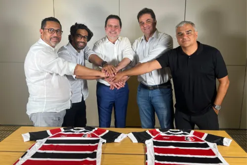 
          Imagem ilustrativa da imagem Agorá é oficial: Santa Cruz inicia venda de 90% da SAF por R$ 1 bilhão
          