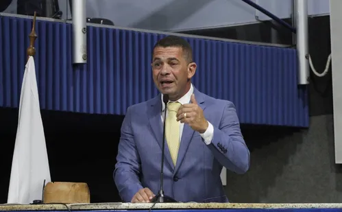 
          Imagem ilustrativa da imagem Anderson Goggi comanda a Câmara de Vitória
          