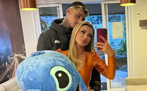 
          Imagem ilustrativa da imagem Andressa Urach termina namoro com ator pornô após 8 dias: 'Sabia que não ia durar'
          