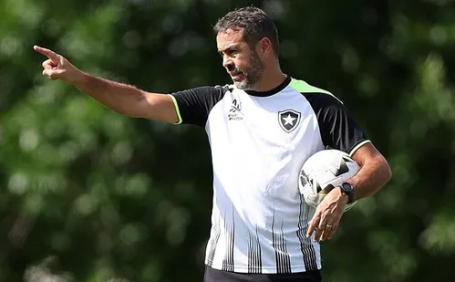 
          Imagem ilustrativa da imagem Ansiedade é a maior preocupação de Artur Jorge para 'final' contra o São Paulo
          